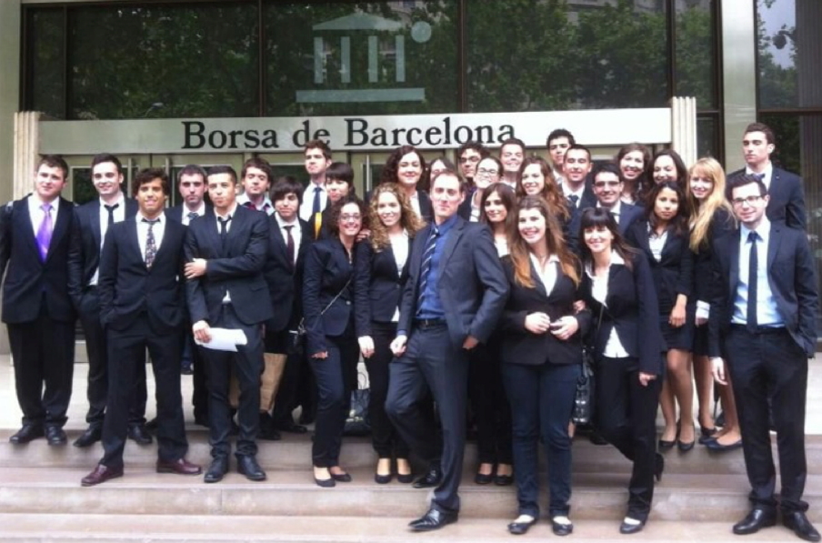 El professor Jordi Andreu ha convertit els alumnes  en directius d'una empresa de consultoria. 
