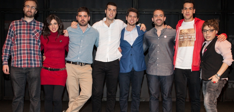 Els vuit investigadors finalistes al concurs FameLab 2015.