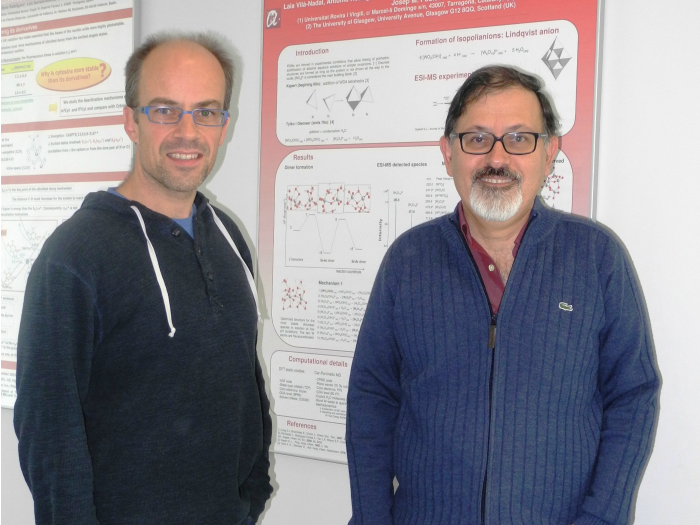 Els investigadors Josep Maria Poblet i Coen de Graaf, del grup de Recerca en Química Quàntica.