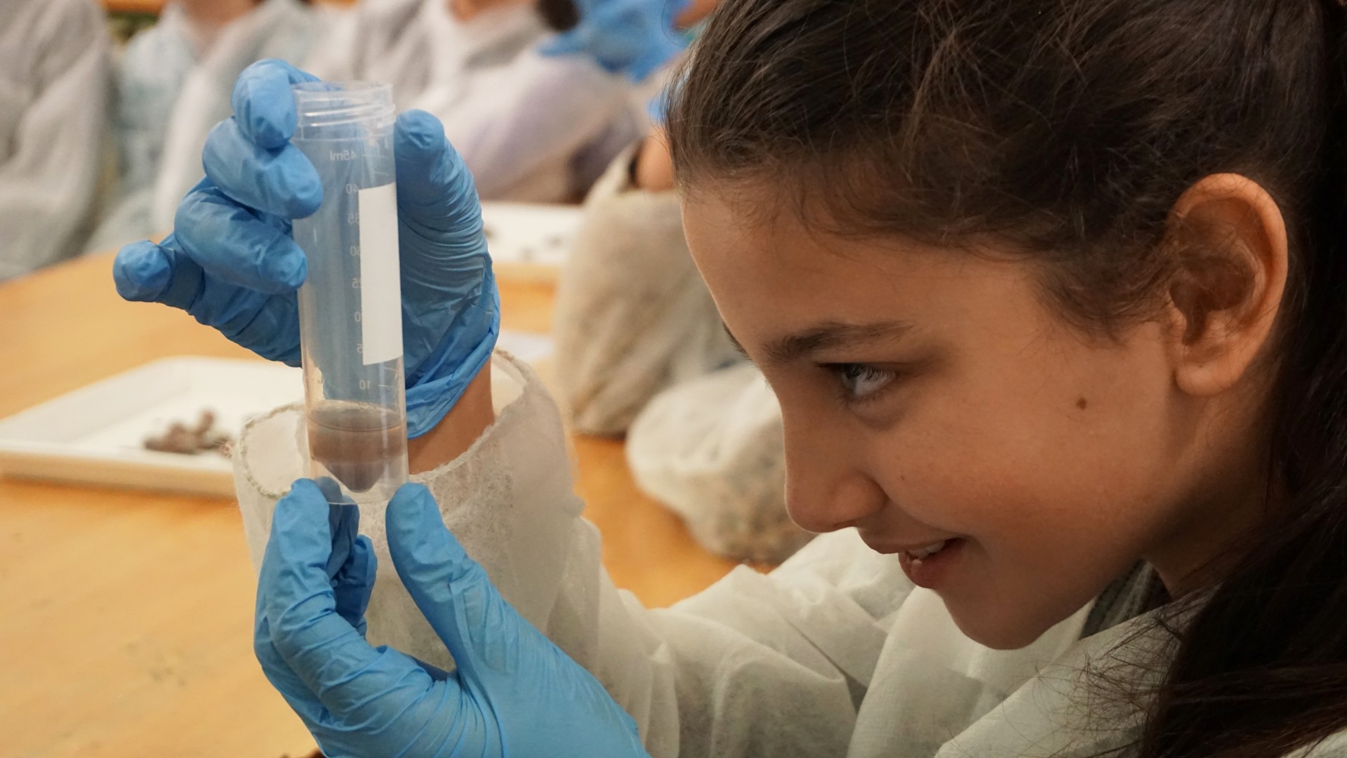 Un dels objectius dels tallers és fomentar les vocacions científiques entre les nenes.