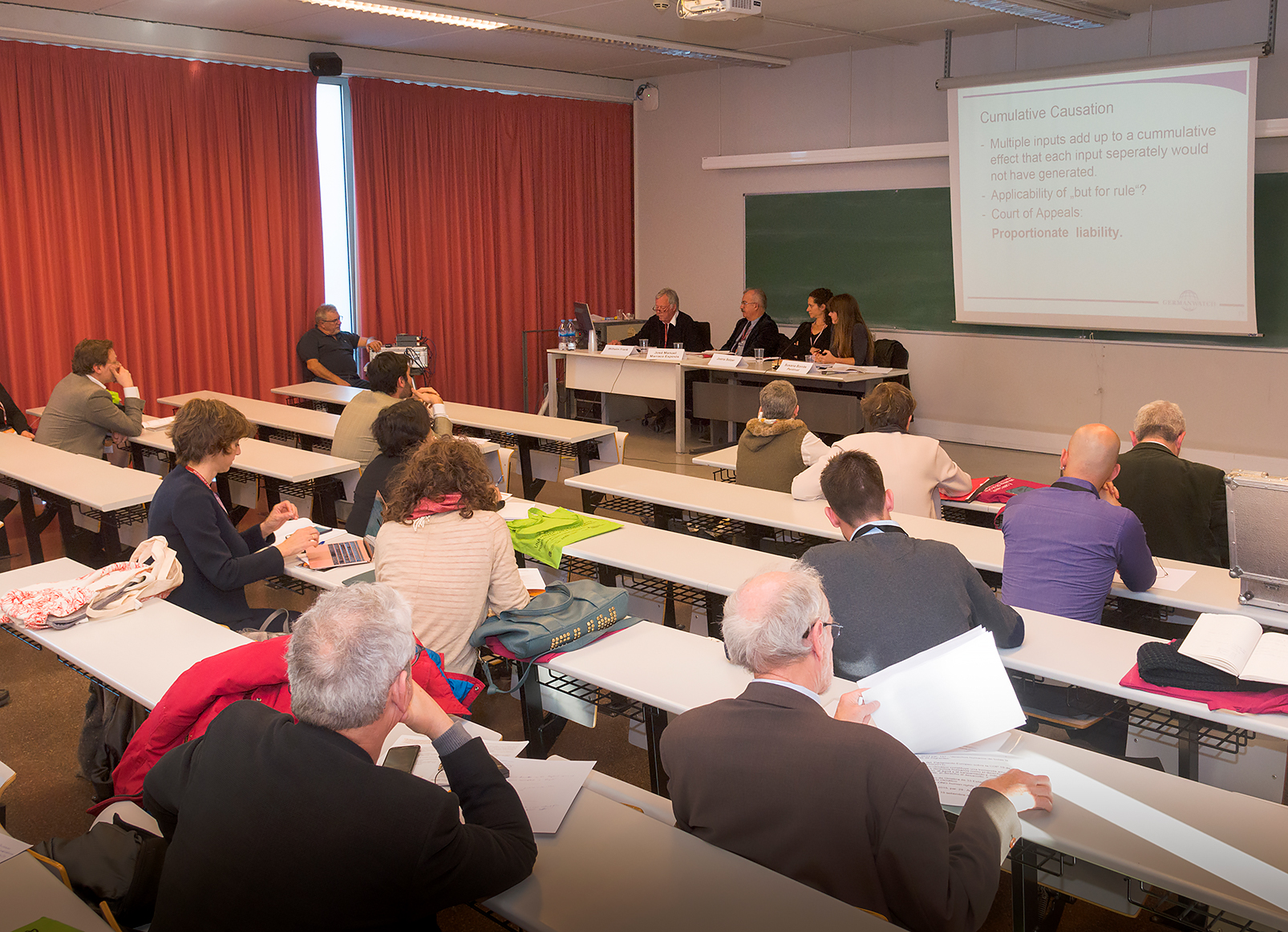 Sessió simultània dedicada als "Arguments i actors de la litigació climàtica".