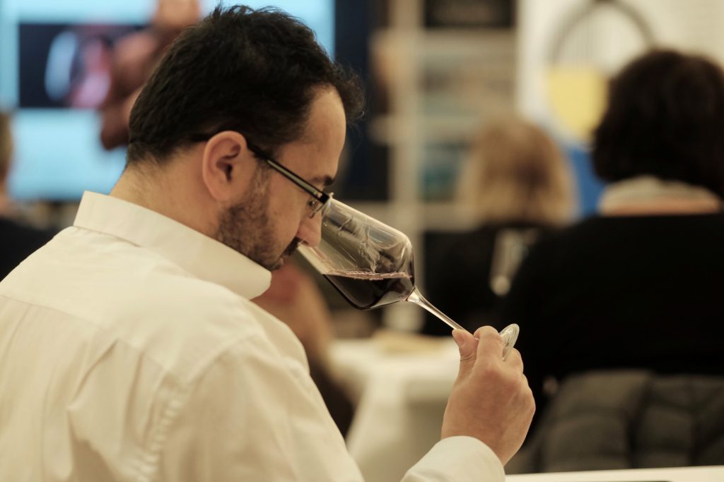 Durant cada xerrada es tasten i es comenten dos vins de la DO Tarragona.