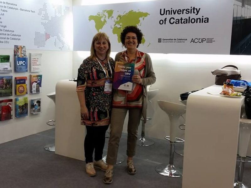 The two representatives from the URV, Mar Gutiérrez-Colón, Vice-Rector for Internationalisation and Charo Romano, director of the Lifelong Learning Centre of the FURV, during the conference