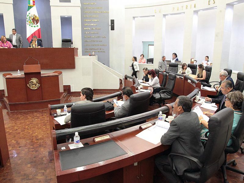 Sesión en el Parlamento de San Luis de Potosí.
