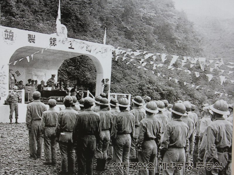 Empleats de la Korea Tungsten Mining Corporation, a Sandong. FOTO: Younghyun.ju