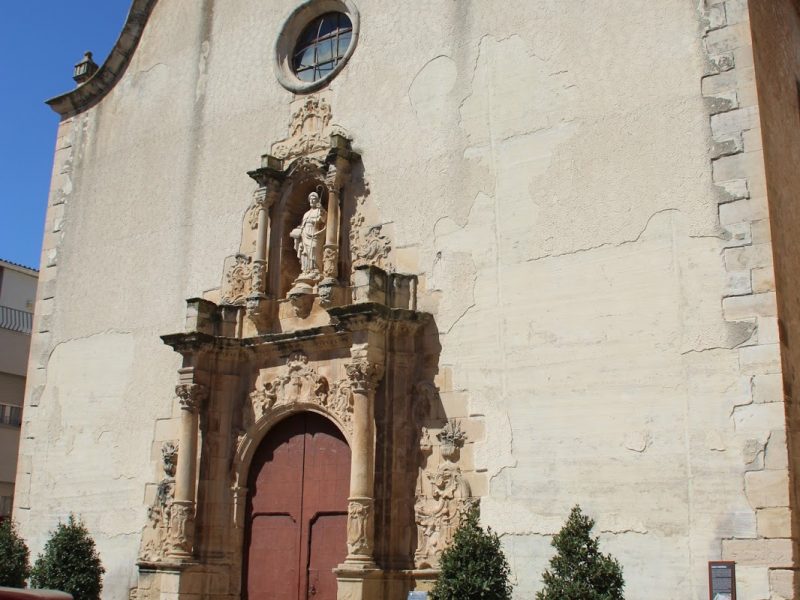 Façana de Església de Sant Jaume a Torre de l'Espanyol