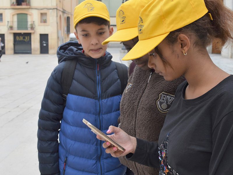 estudiants de secundària utilitzant l'app MHM a Tarragona