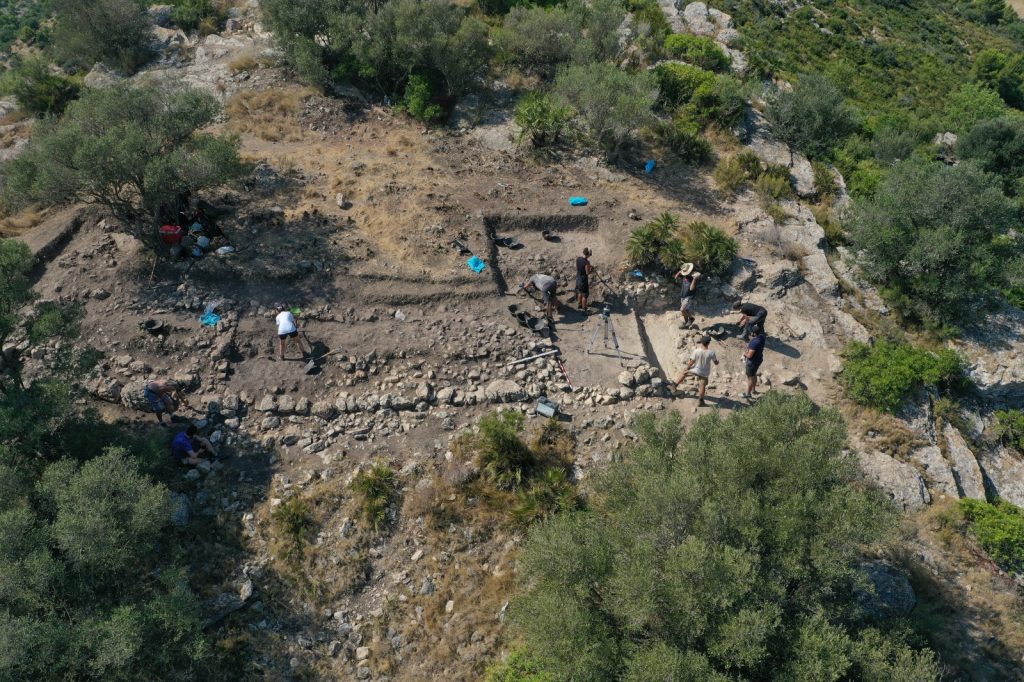 Imatge aèria de les excavacions del GRESEPIA a l'Antic d'Amposta.