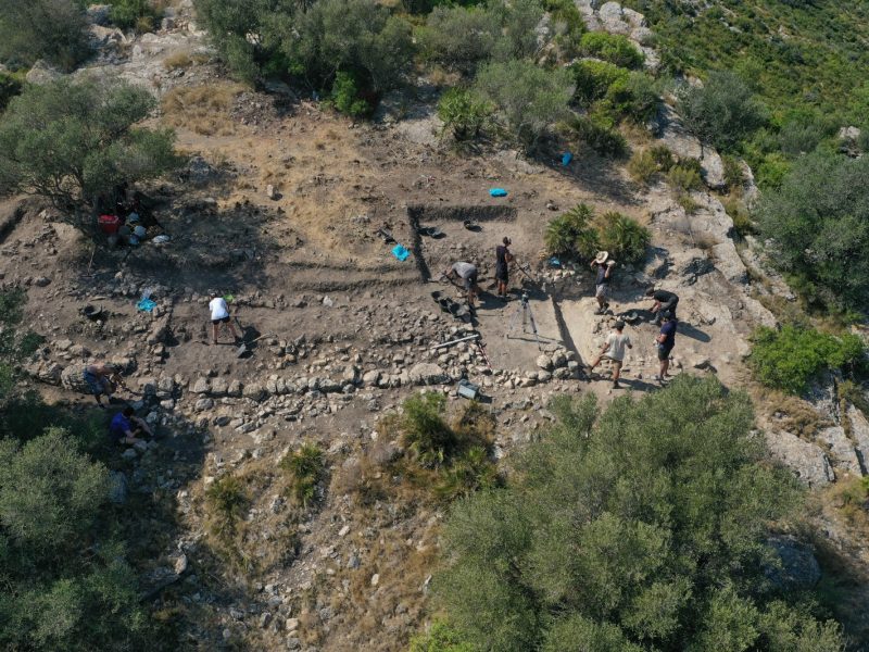 Imatge aèria de les excavacions del GRESEPIA a l'Antic d'Amposta.