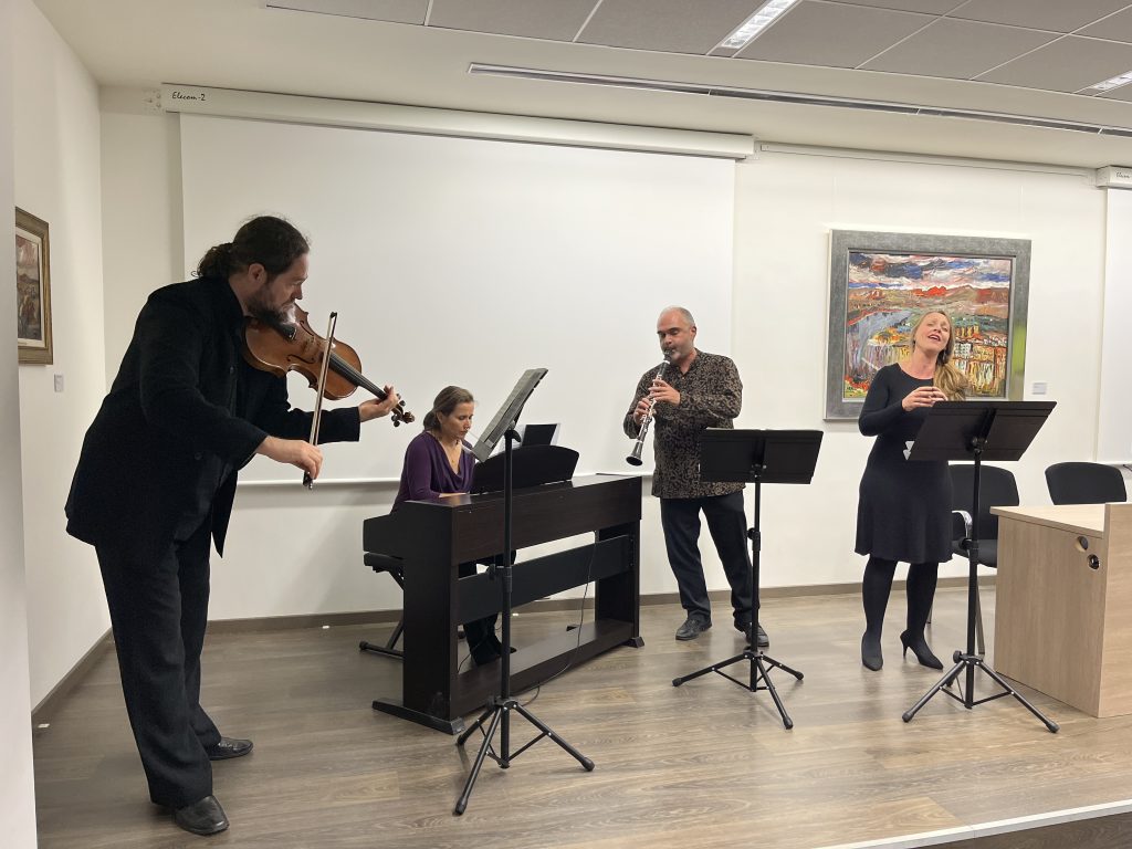 El grup Accent Ensemble durant la interpretació d'una cançó popular de Felip Pedrell.