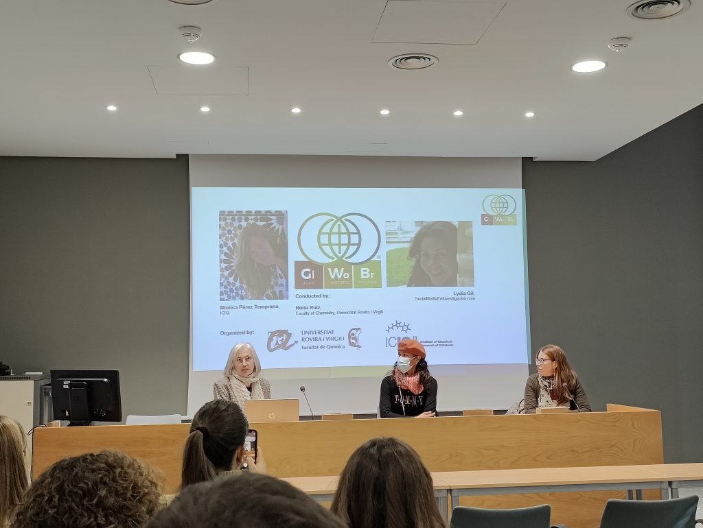 Taula rodona per celebrar el Global Women’s Breakfast 2023 a Tarragona, moderada per la professora Núria Ruiz, i amb la participació de Monica Pérez i Lydia Gil.