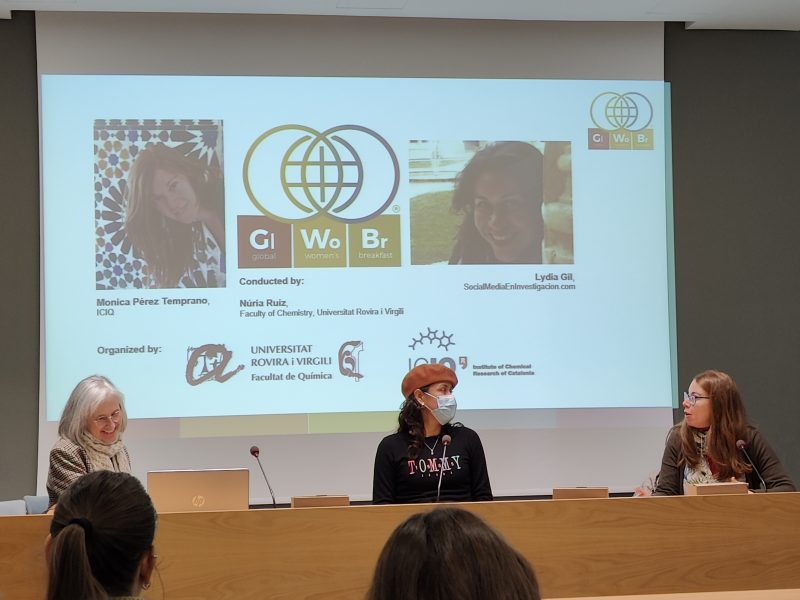 Taula rodona per celebrar el Global Women’s Breakfast 2023 a Tarragona, moderada per la professora Núria Ruiz, i amb la participació de Monica Pérez i Lydia Gil.