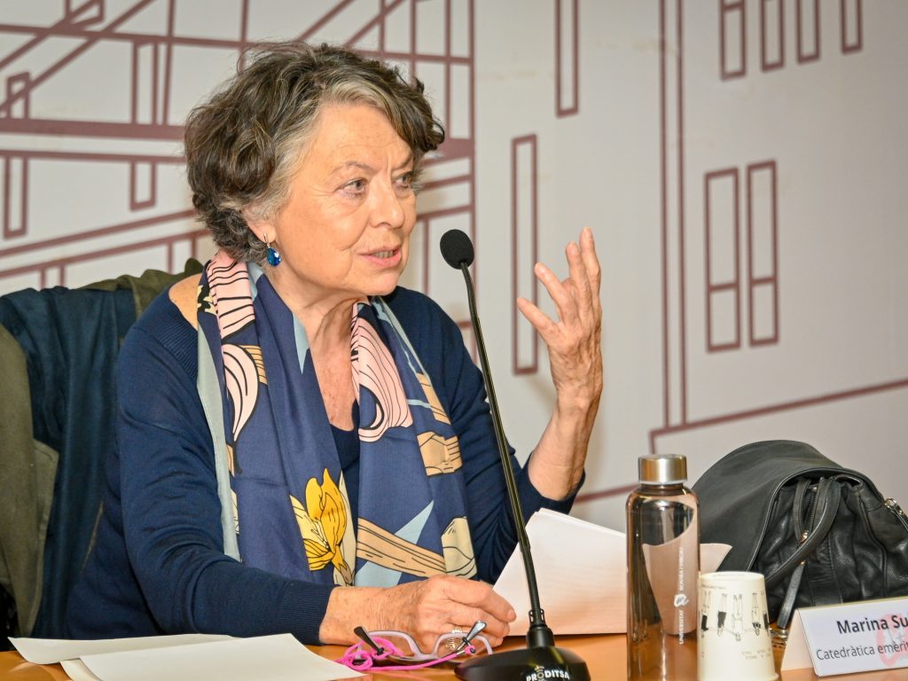 Marina Subirats, catedràtica de Sociologia, va ser directora de l'Instituto de las Mujeres, del govern espanyol, regidora d'Educació de l'Ajuntament de Barcelona i membre del Consell Escolar de l'Estat.