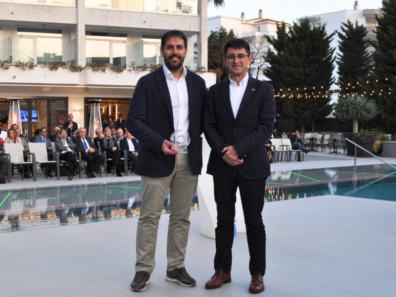 Albert Fabregat, professor del Departament d'Enginyeria Mecànica, i Josep Pallarès, rector de la URV, en el lliurament de premis de la Fundació Gresol.