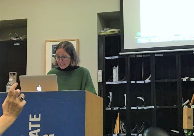 Laia Quílez en la conferència impartida a la Universitat de la Ciutat de Nova York (CUNY).