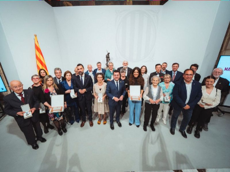 Guardonats amb la medalla al treball president Macià 2022, que atorga la Generalitat de Catalunya. Rosa Queral Casanova, professora jubilada de la URV és una de les guardonades.