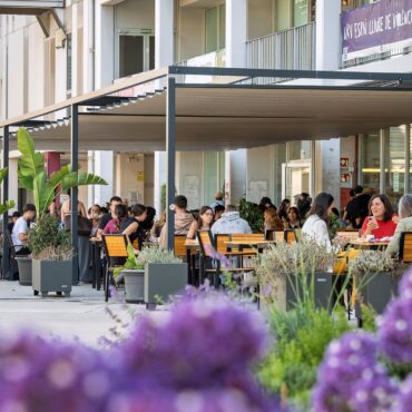 Bar a la plaça de la Concòrdia del campus Catalunya