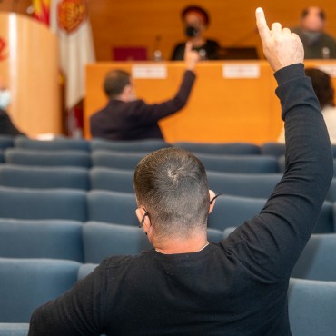 Votació a mà alçada al Claustre