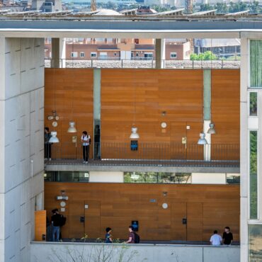 Passadissos de l'aulari del campus Sescelades