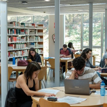 Estudiants al CRAI campus Catalunya