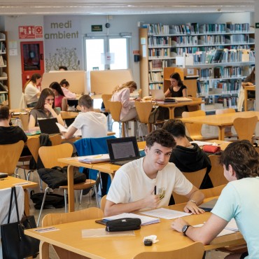 Estudiants al CRAI campus Catalunya