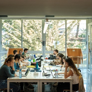 Estudiants al CRAI campus Catalunya