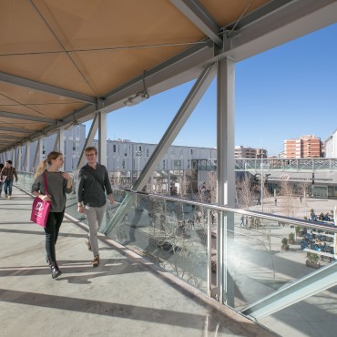 Pont sobre la plaça de la Concòrdia del campus Catalunya