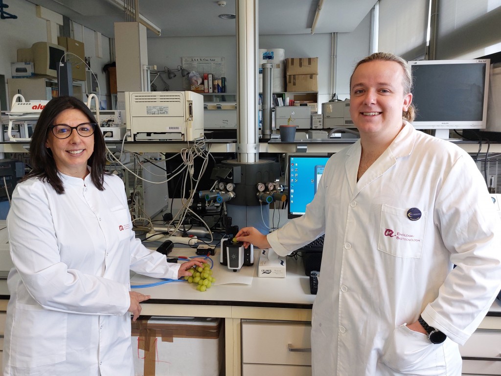 Montserrat Mestres i Daniel Schorn, del Departament de Química Analítica i Química Orgànica de la URV