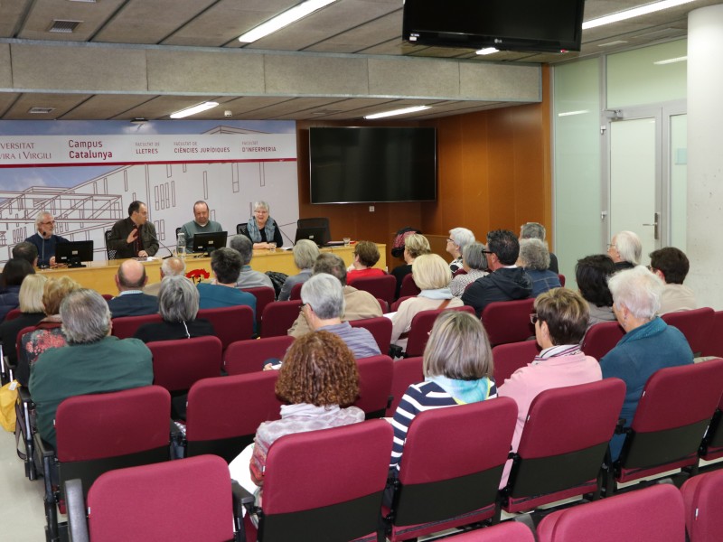 La Sala de Graus del Campus Catalunya durant l'acte de relleu en la coordinació de les Aules de la Gent Gran.
