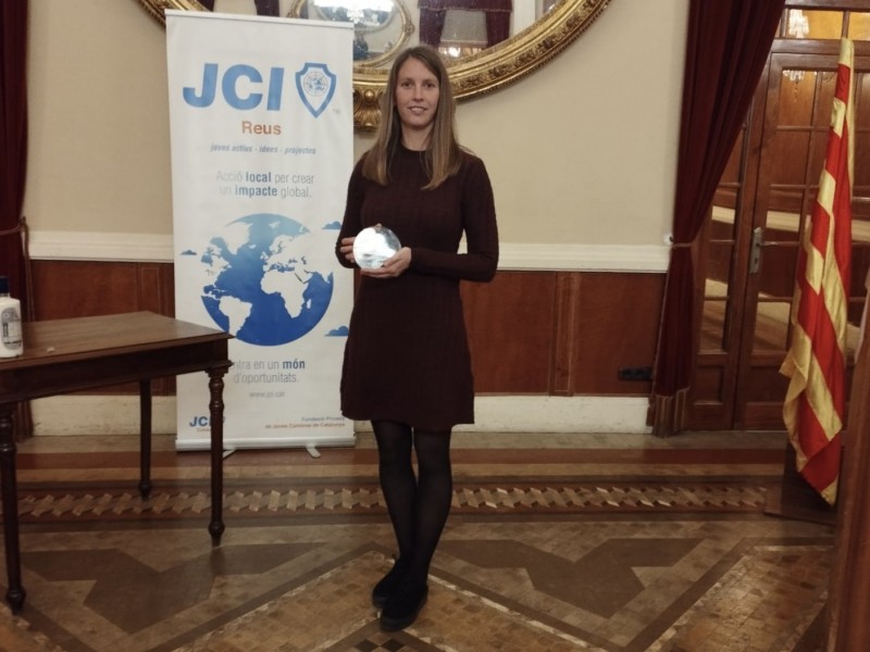 La investigadora postdoctoral Anna Boqué, reconeguda en la categoria de lideratge mediambiental per la JCI als premis TOYP de Reus.