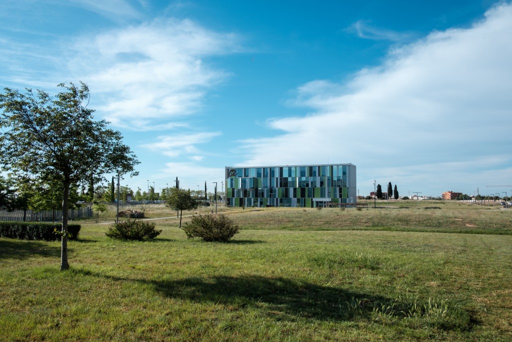 Exterior de l'Escola Superior Tècnica d'Arquitectura, al campus Bellissens.