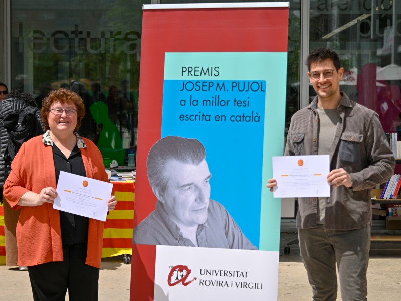 Fina Anglès i Carles Perpiñan, guanyadors dels premis Josep M. Pujol a la millor tesi escrita en català 2024.