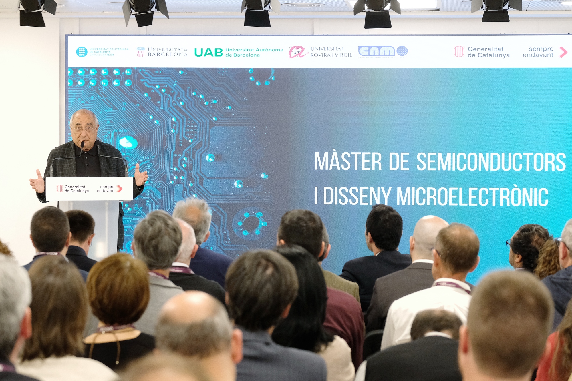 El primer màster sobre semiconductors i disseny microelectrònic formarà ...