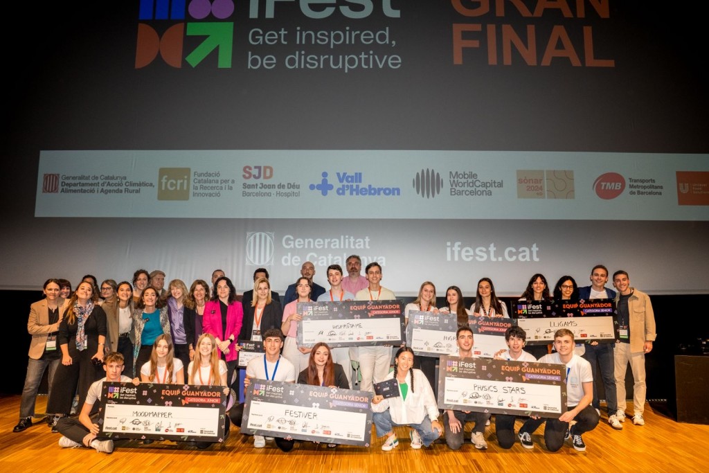 Els equips guanyadors de la 6a edició de l'iFest en les categories sènior i júnior.