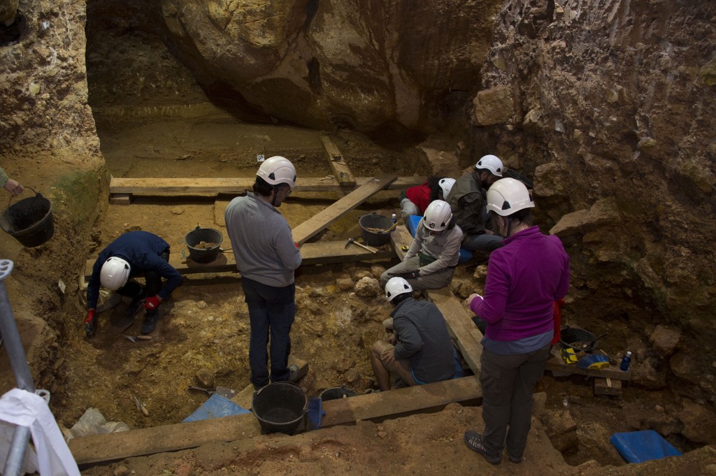 Treballs d’excavació al jaciment de la Sima de l'Elefant. Foto: Maria D.Guillén / IPHES-CERCA