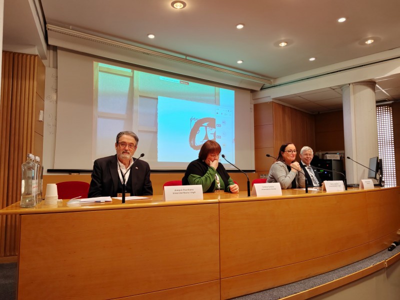 D'esquerra a dreta, Joaquín Escribano, director del grup PEDINUR i organitzador; Cristina Campoy (Universitat de Granada); Fátima Sabench (degana de la Facultat de Medicina) i Berthold Koletzko (fundador de l'Early Nutrition Academy).