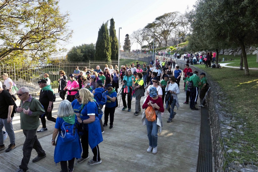Uns 250 membres de la comunitat universitària participen a la XI Caminada Solidària.