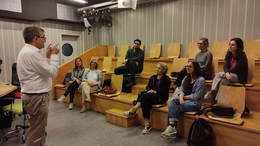 El periodista Ricard Lahoz ha fet el taller de ràdio.