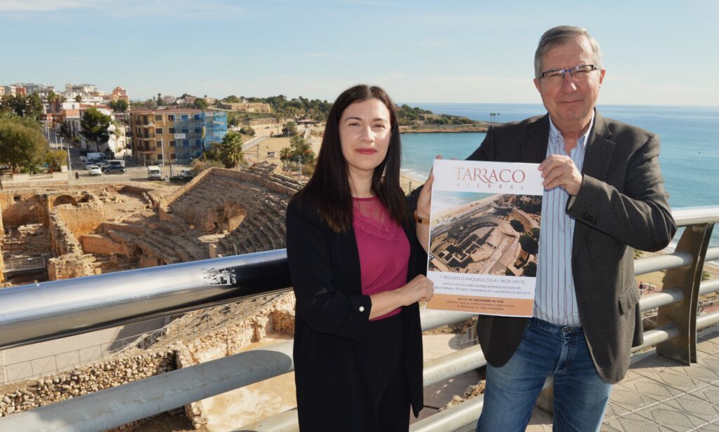 Patricia Terrado (ICAC) i Joaquín Ruiz de Arbulo (URV) durant la presentació del congrés.