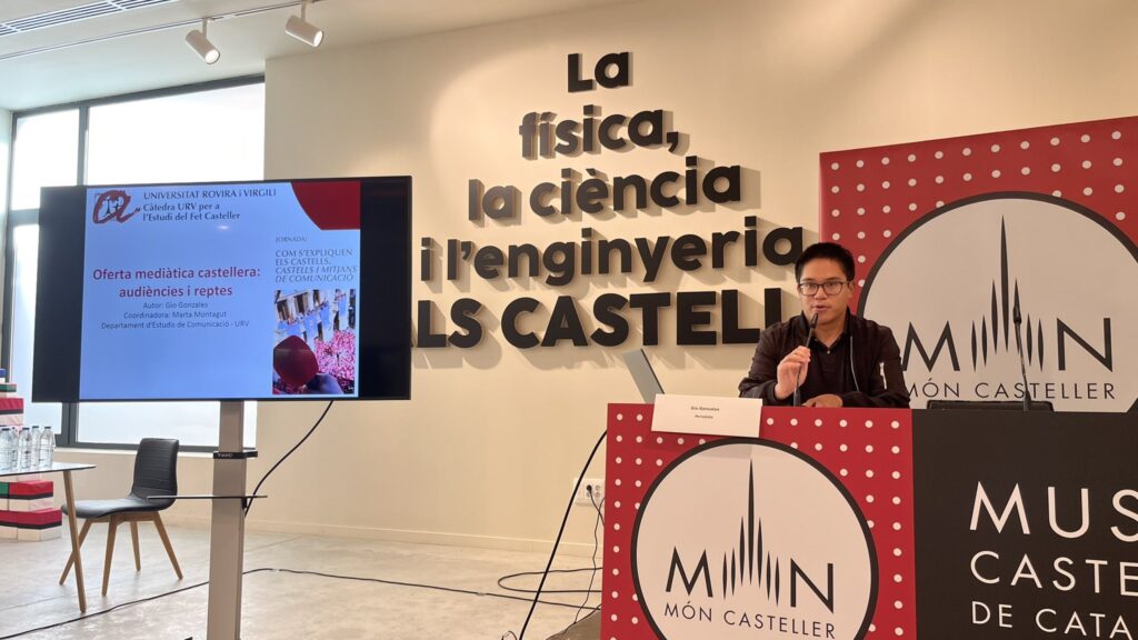 Gio Gonzales durant la presentació de l'estudi.