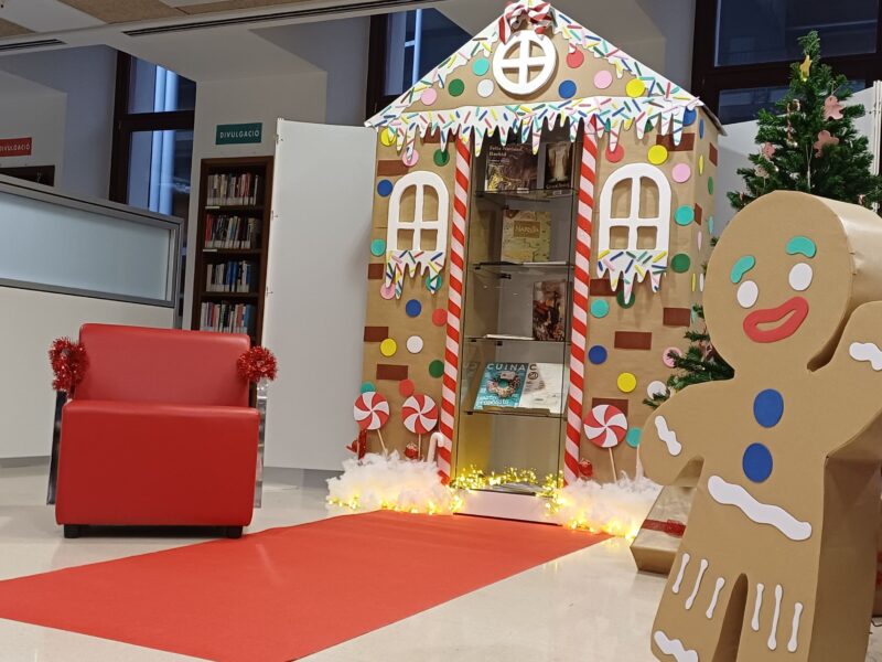 Decoració i centre d'interès nadalenc al CRAI campus Sescelades