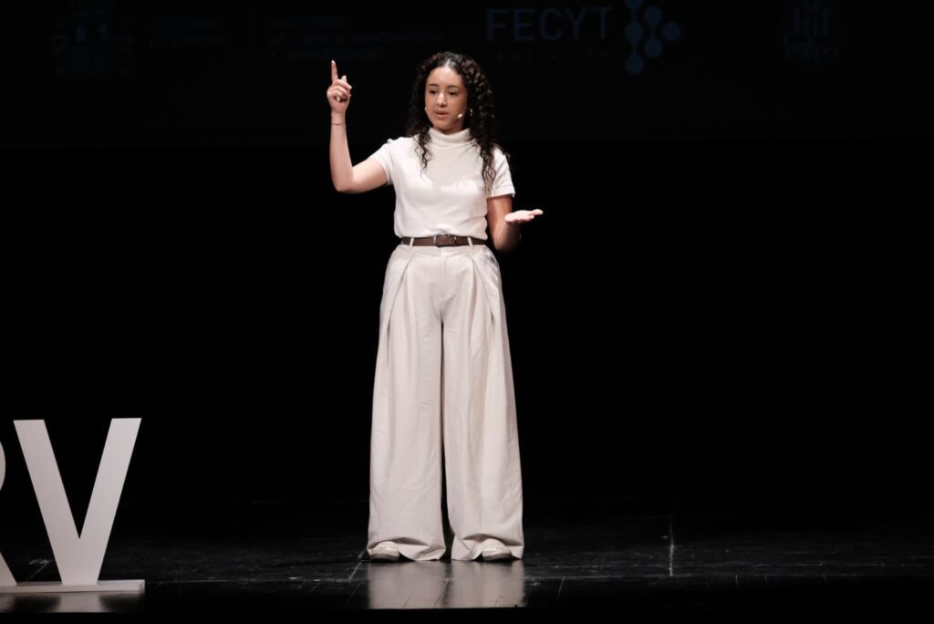 Fatima El Bouhali ha guanyat el primer premi del concurs i el premi al millor monòleg en català. 