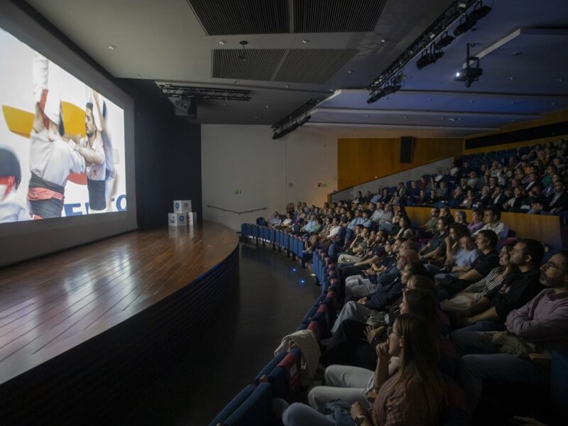 Més de 200 persones van assistir a la preestrena.