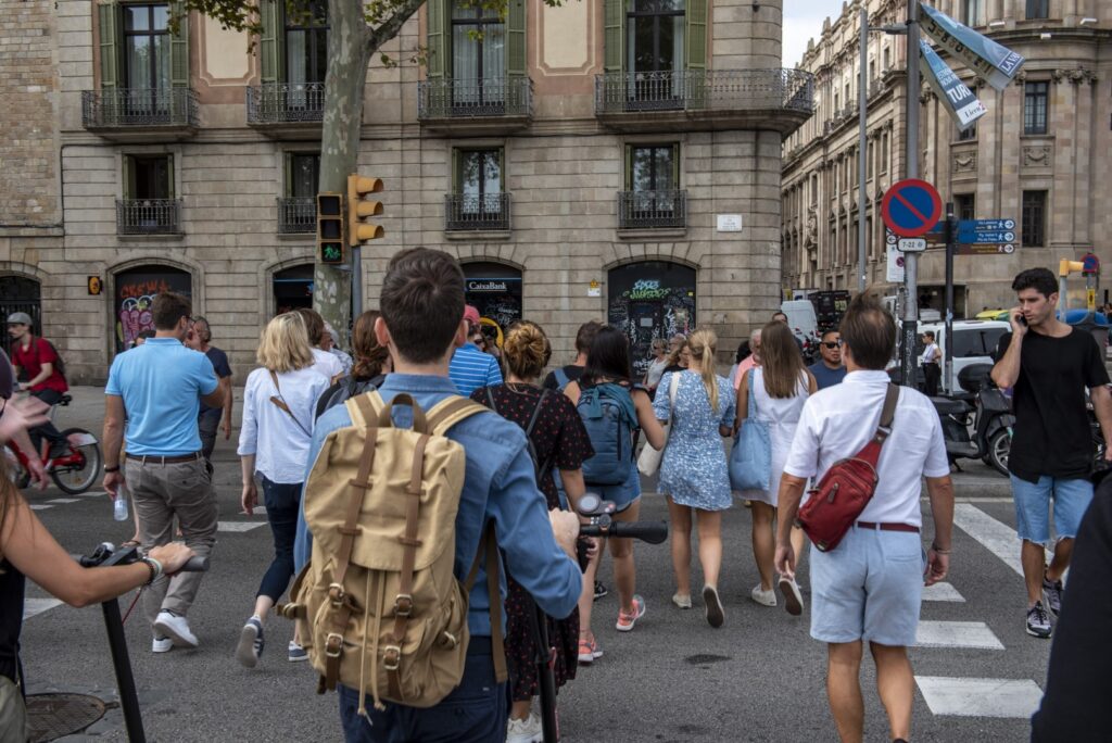 L'equip investigador va acompanyar les persones participants a l'estudi mentre feien recorreguts habituals pel barri.Foto: Jeff Chabot (Pixabay).